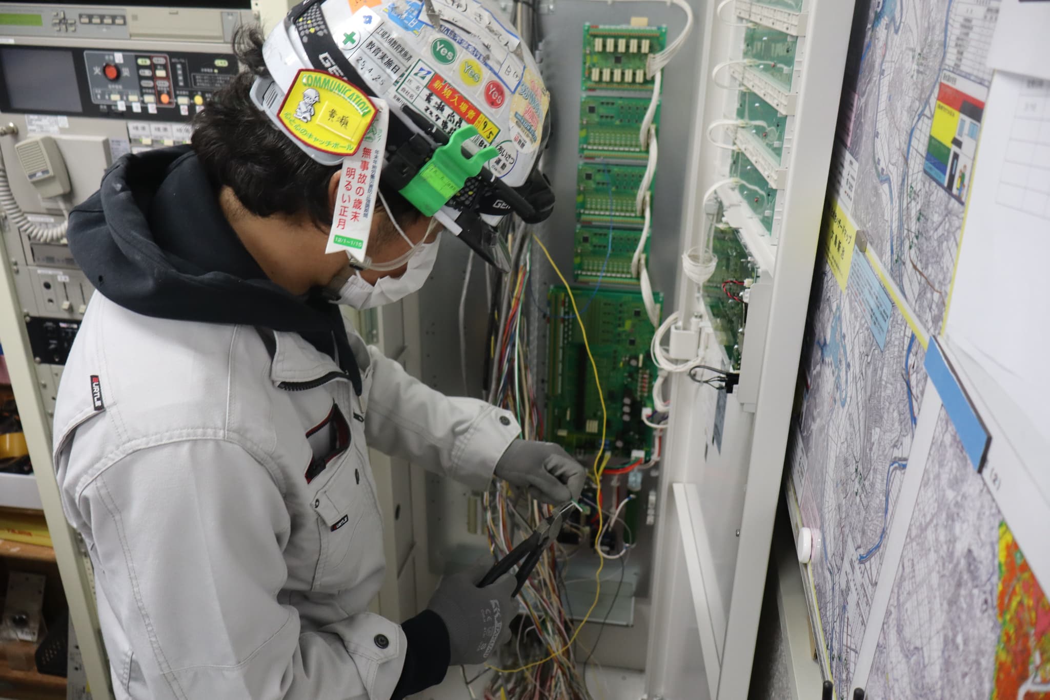 火災報知設備受信機内部の配線点検