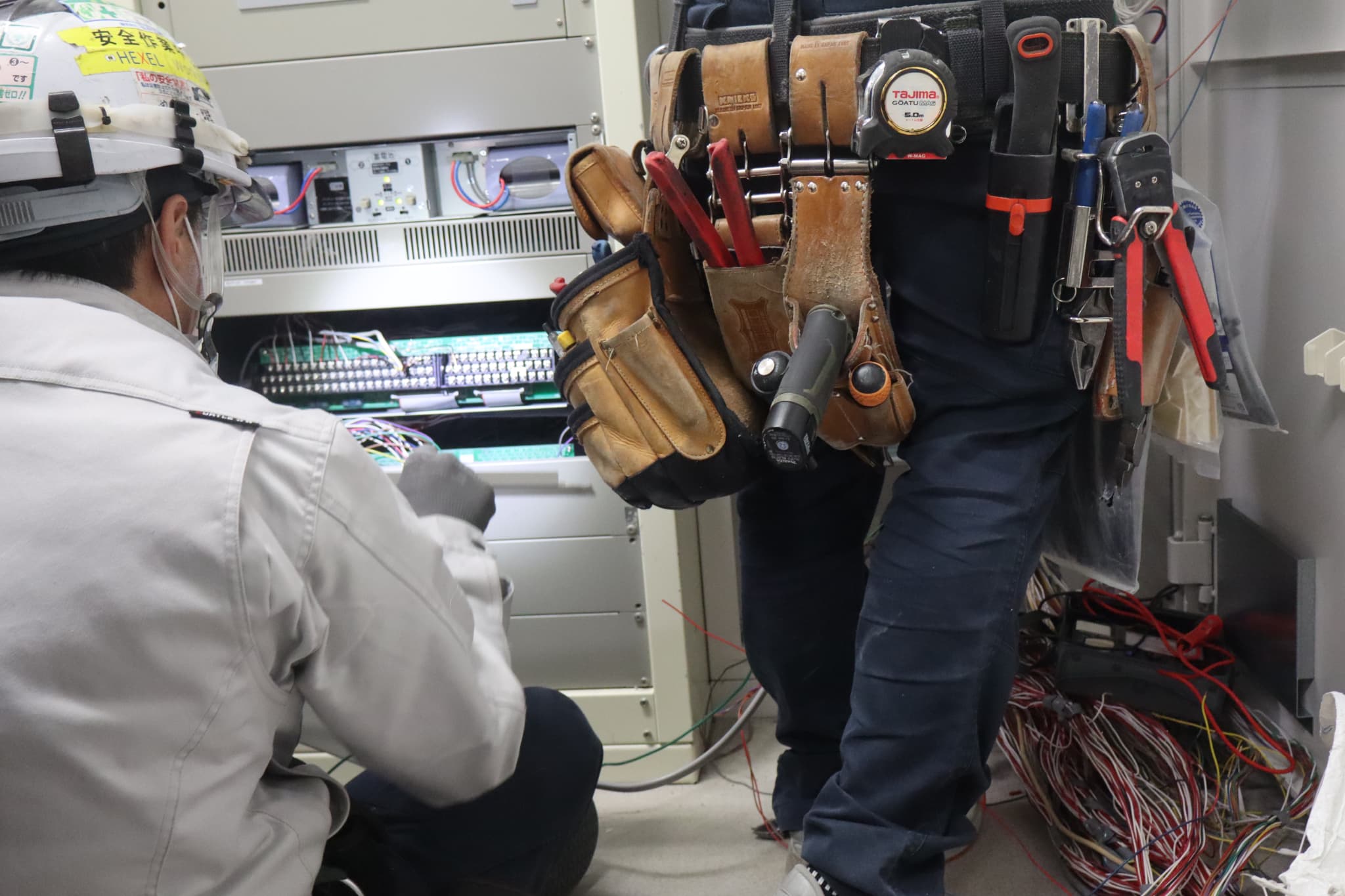 受信機・基板周辺の配線確認作業